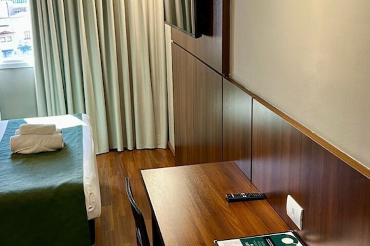 Room 32 of 70
