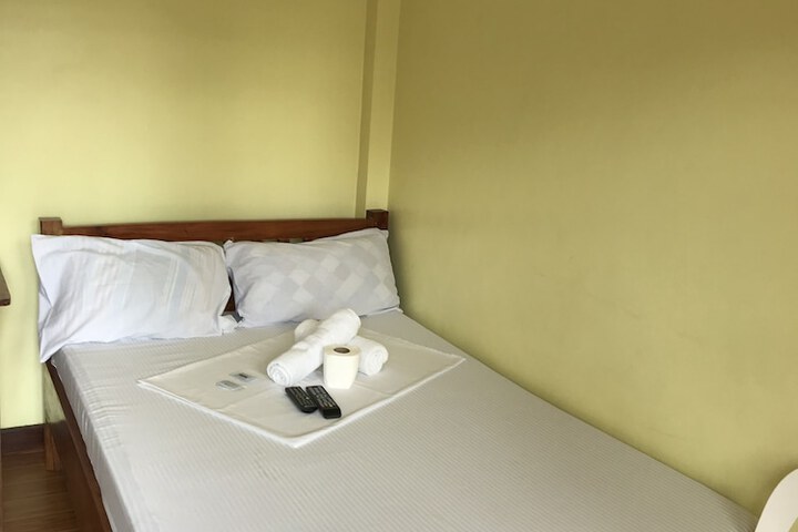 Room 4 of 27