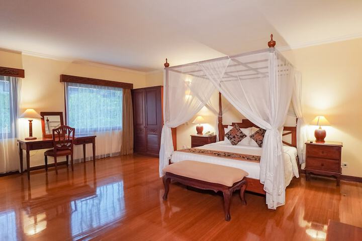 Room 18 of 74
