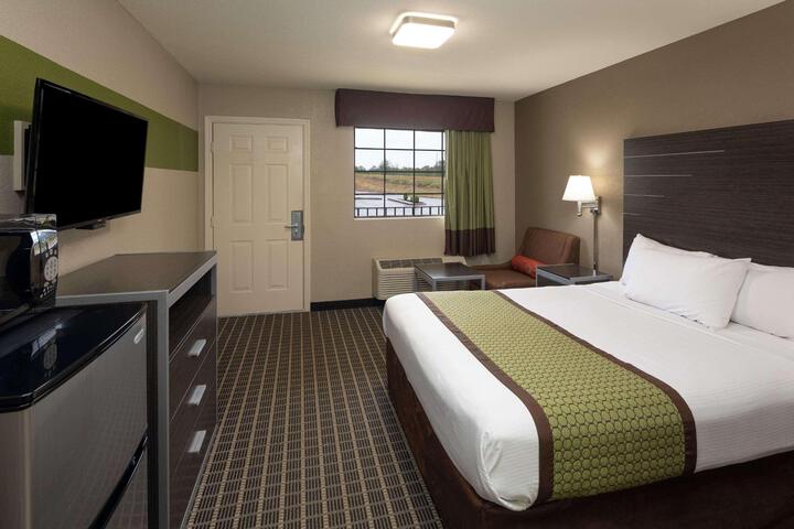 1 King Bed (15 of 17)