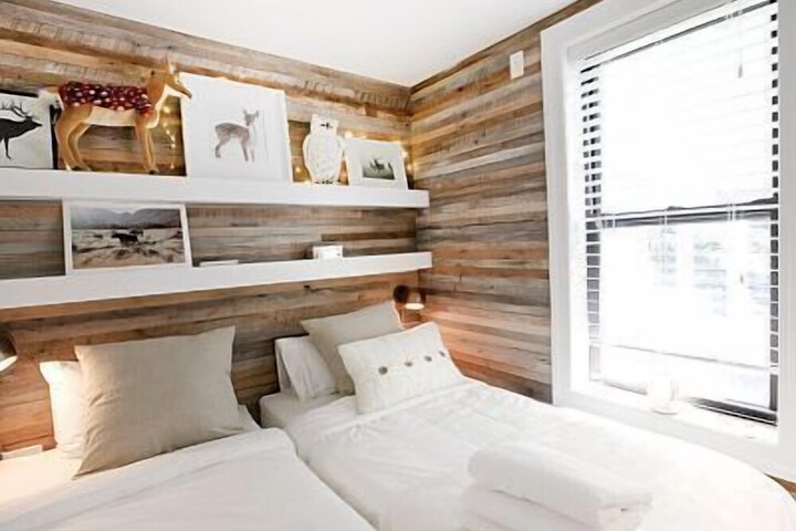 Room 3 of 7