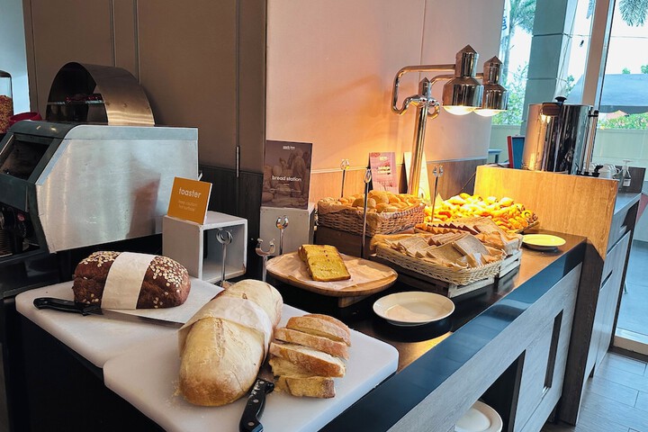 Breakfast area