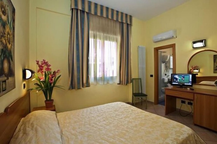 Room 15 of 44