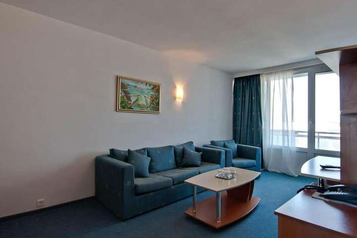 Room 25 of 42