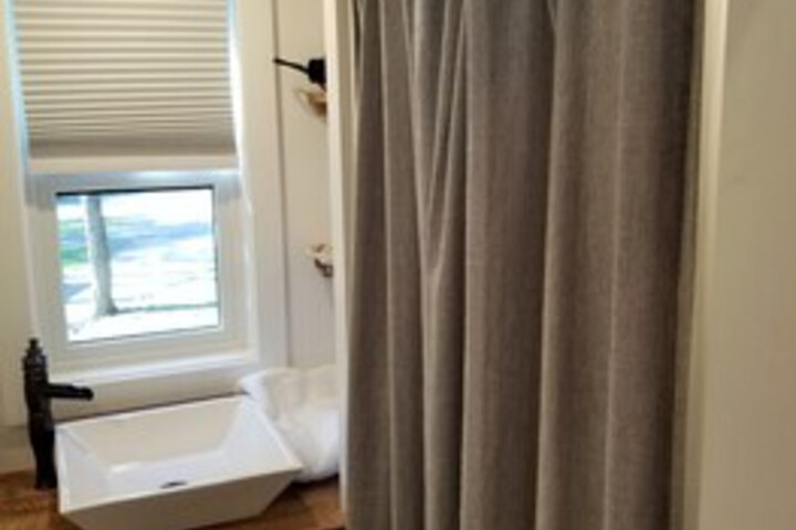 Room 28 of 204