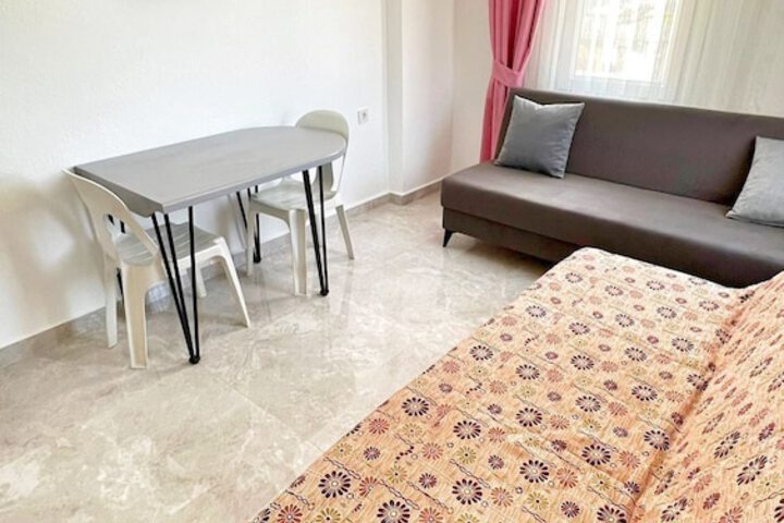 Room 2 of 28