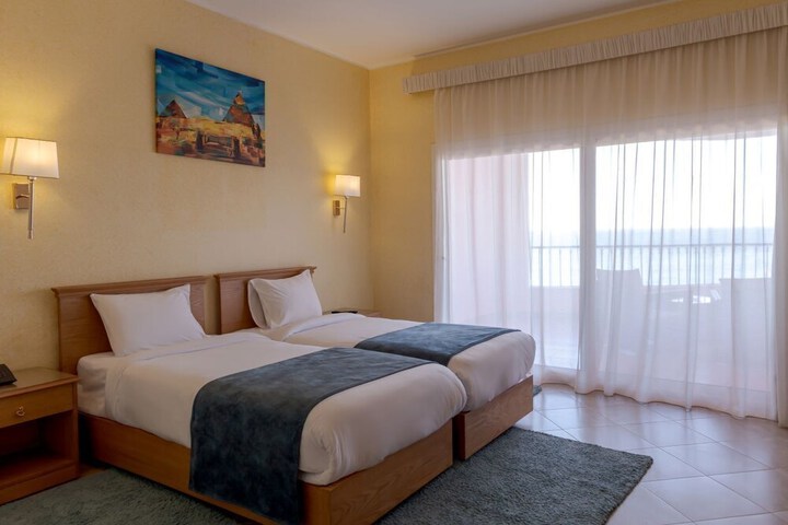 Room 16 of 33