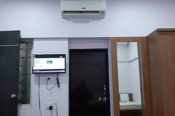 Room 10 of 32