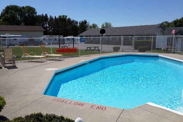 Pool 43 of 62