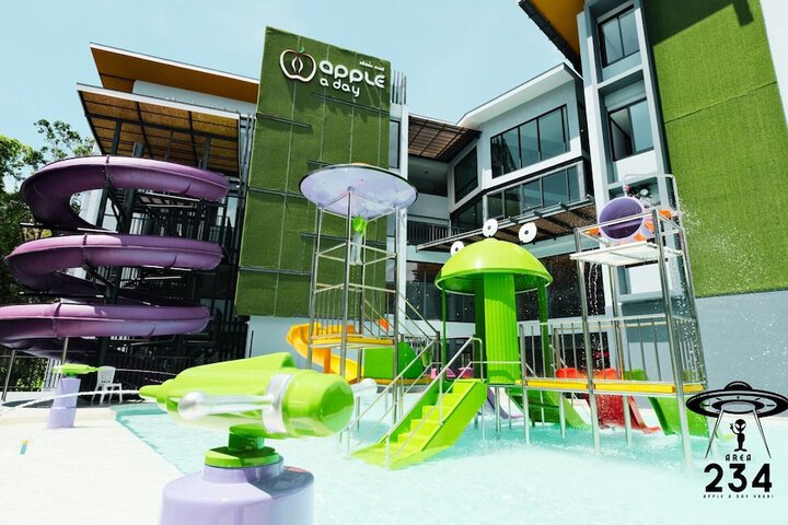 Hotel with Pool