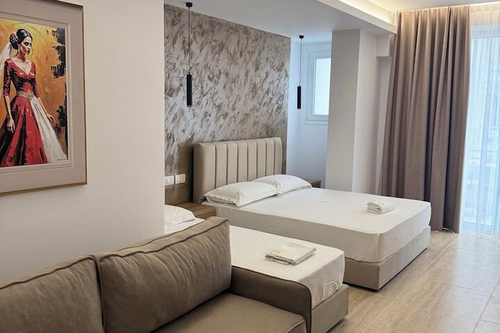 Room 4 of 5
