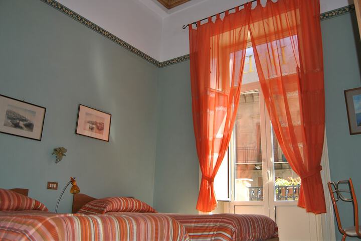 Room 15 of 60