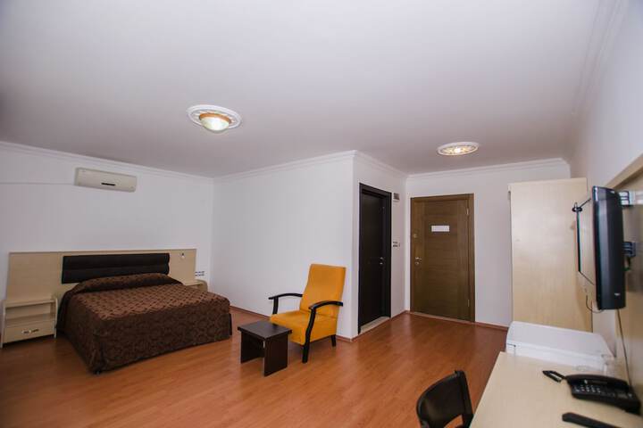 Room 12 of 64