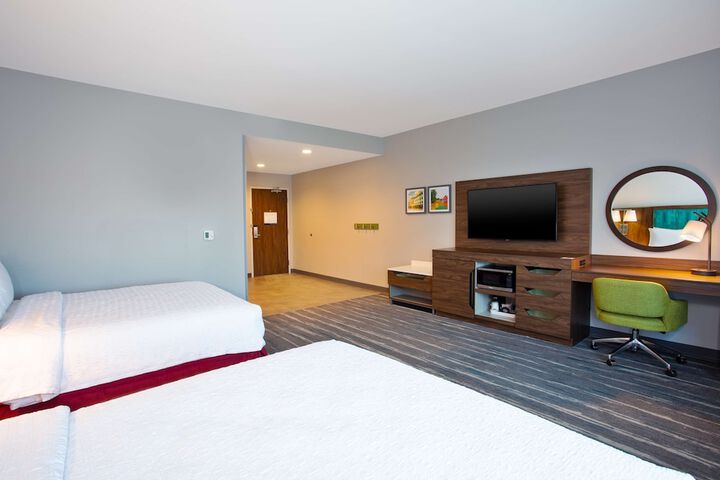 2 Queen Beds Hearing Accessible (5 of 9)