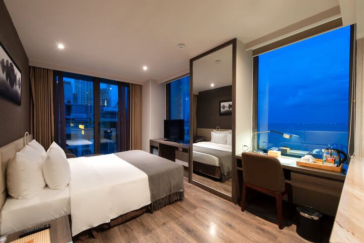 Room 27 of 140