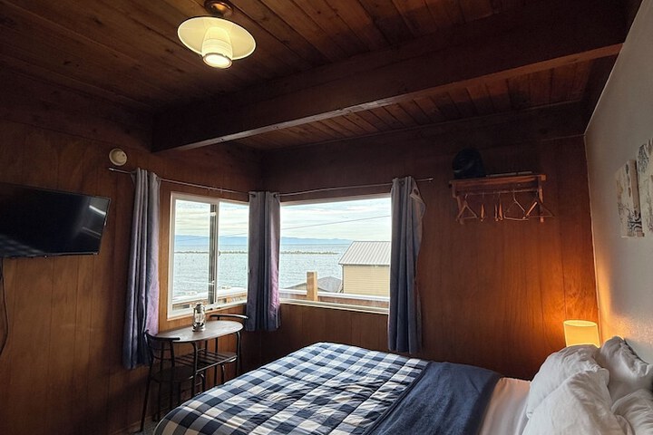 Room 6 of 43