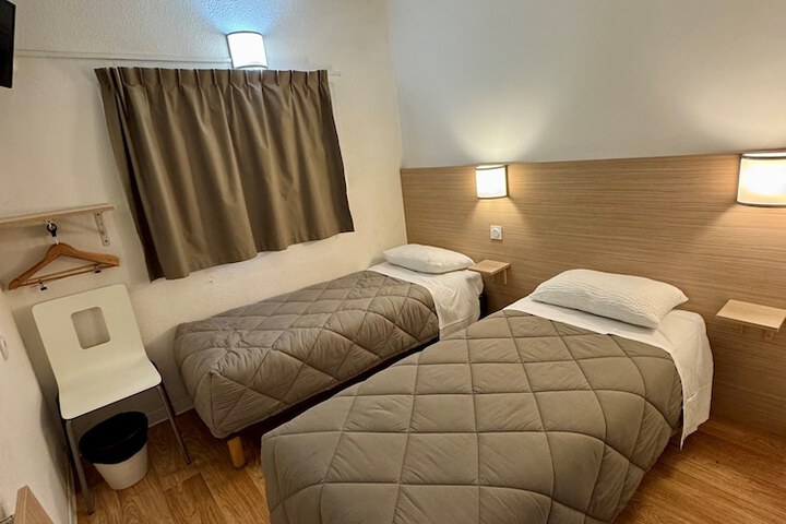 Room 13 of 30