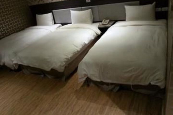 Room 8 of 23