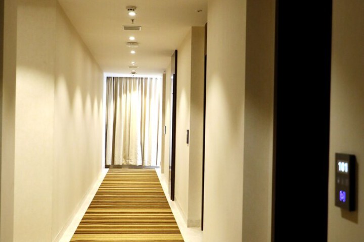 Ballroom/Hall 25 of 37