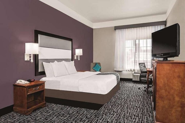 Room 12 of 27