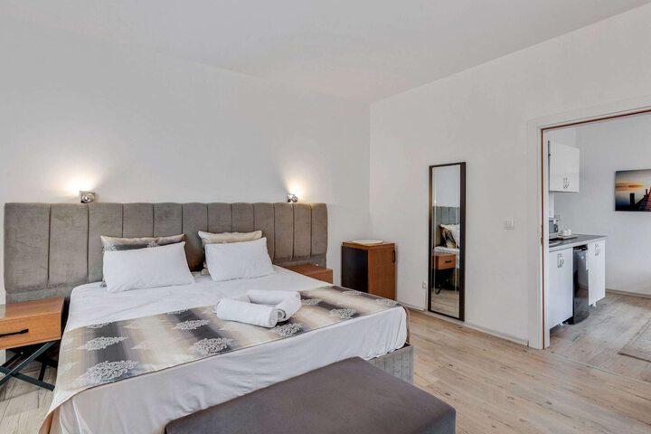 Room 8 of 25