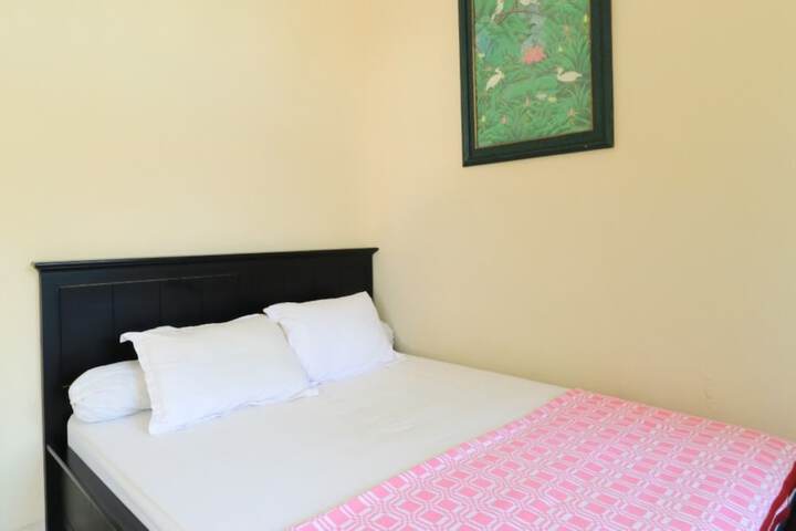 Room 32 of 65
