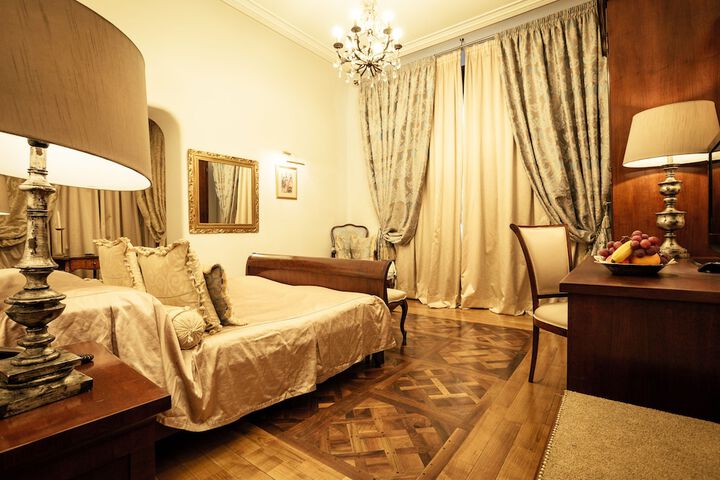 Room 44 of 142