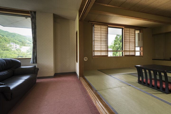 Room 10 of 33