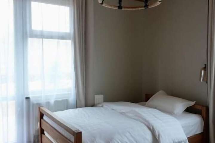 Room 10 of 63