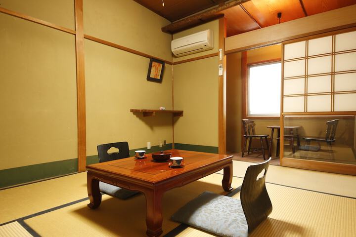 Room 4 of 36