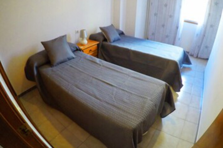 Room 6 of 18