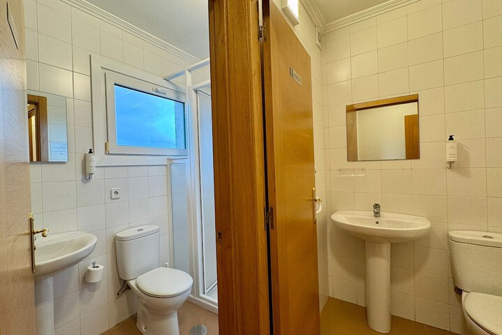 Room 33 of 38
