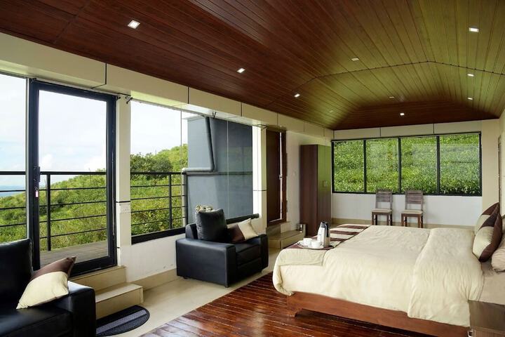 Room 7 of 33