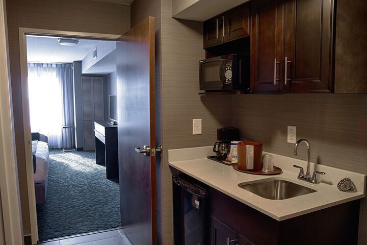 1 King 1 Bedroom Comm Accessible (12 of 17)