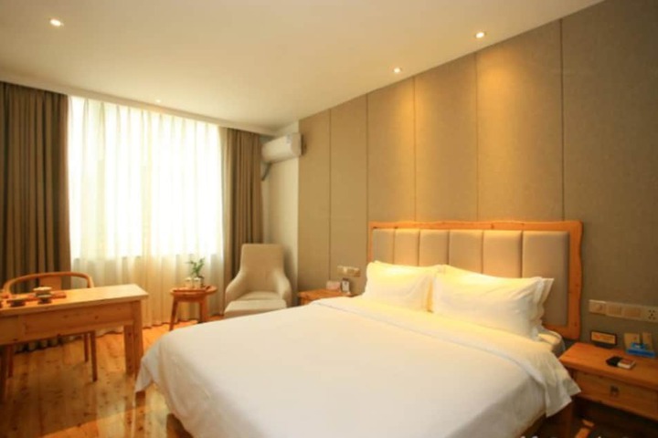 Room 13 of 21