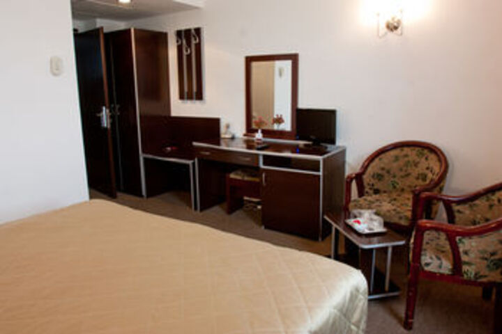 Room 6 of 15