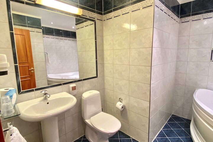 Room 4 of 6
