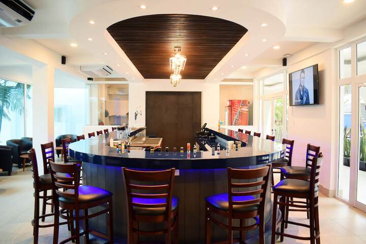 Lounge 16 of 26