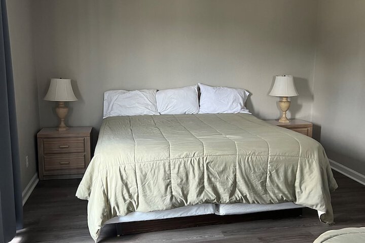 Room 5 of 28