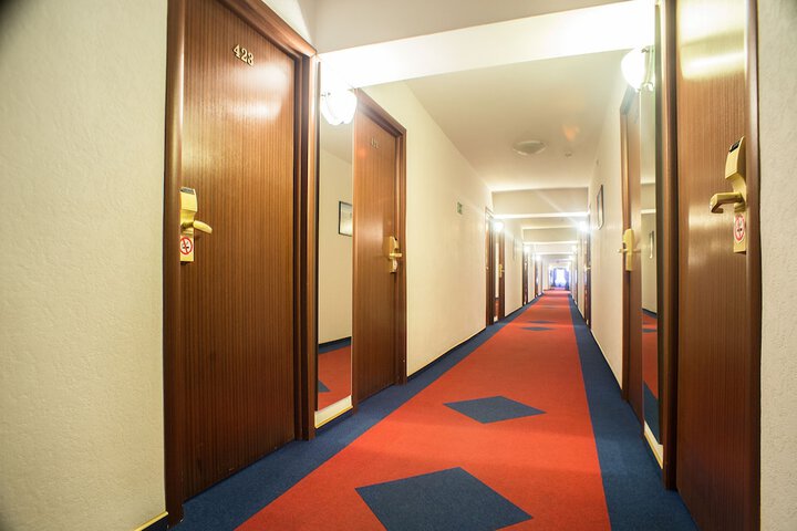 Ballroom/Hall 35 of 43