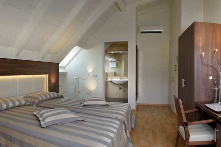 Room 12 of 26