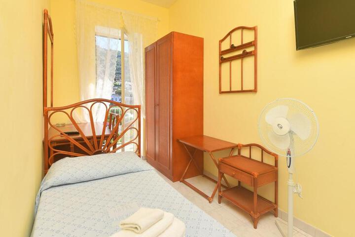 Room 18 of 86