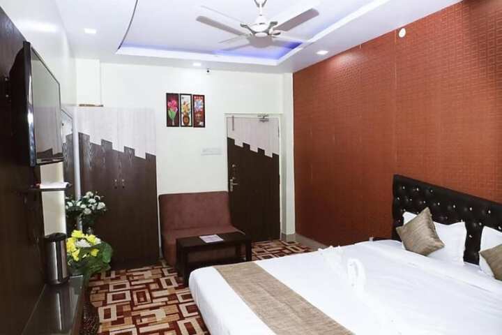 Room 6 of 17