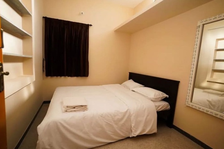 Room 3 of 10