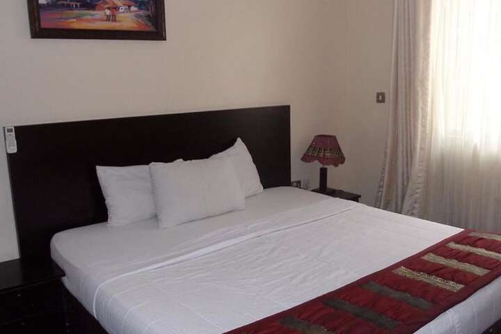 Room 5 of 33