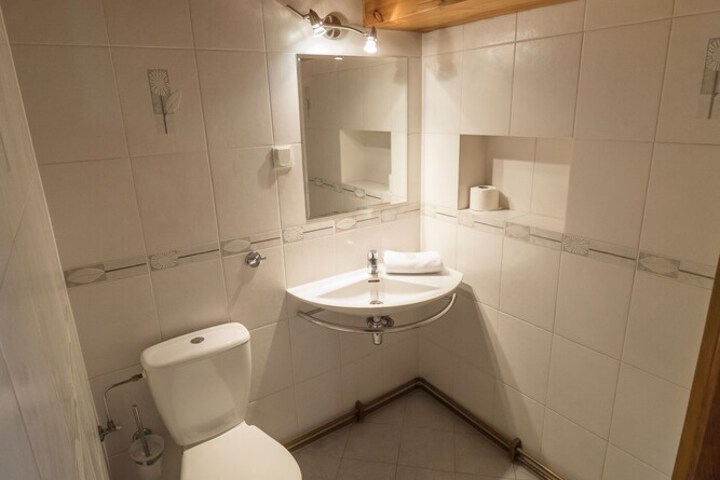 Room 45 of 77