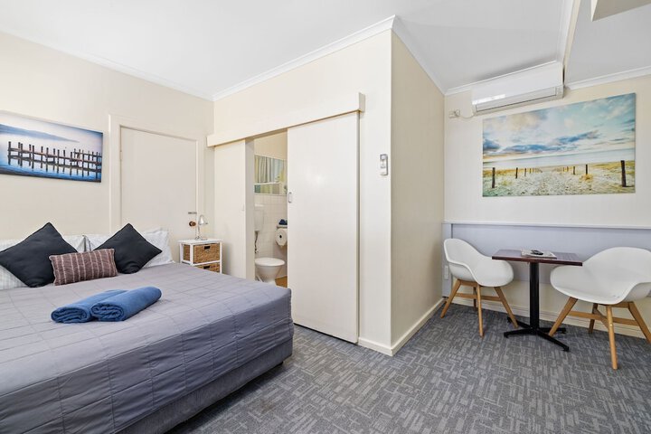 Room 14 of 24