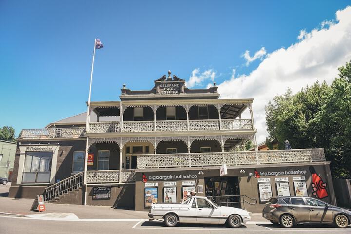 Photo of Deloraine Hotel