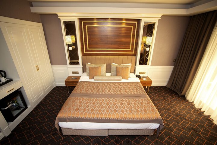Room 9 of 70