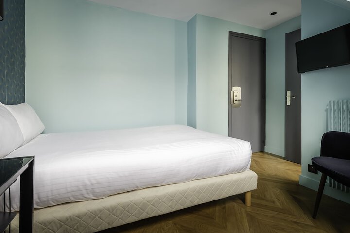 Room 9 of 33